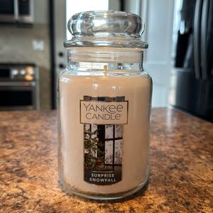 Yankee Candle 22 oz Classic Single Wick Large Jar Scented Candle Original